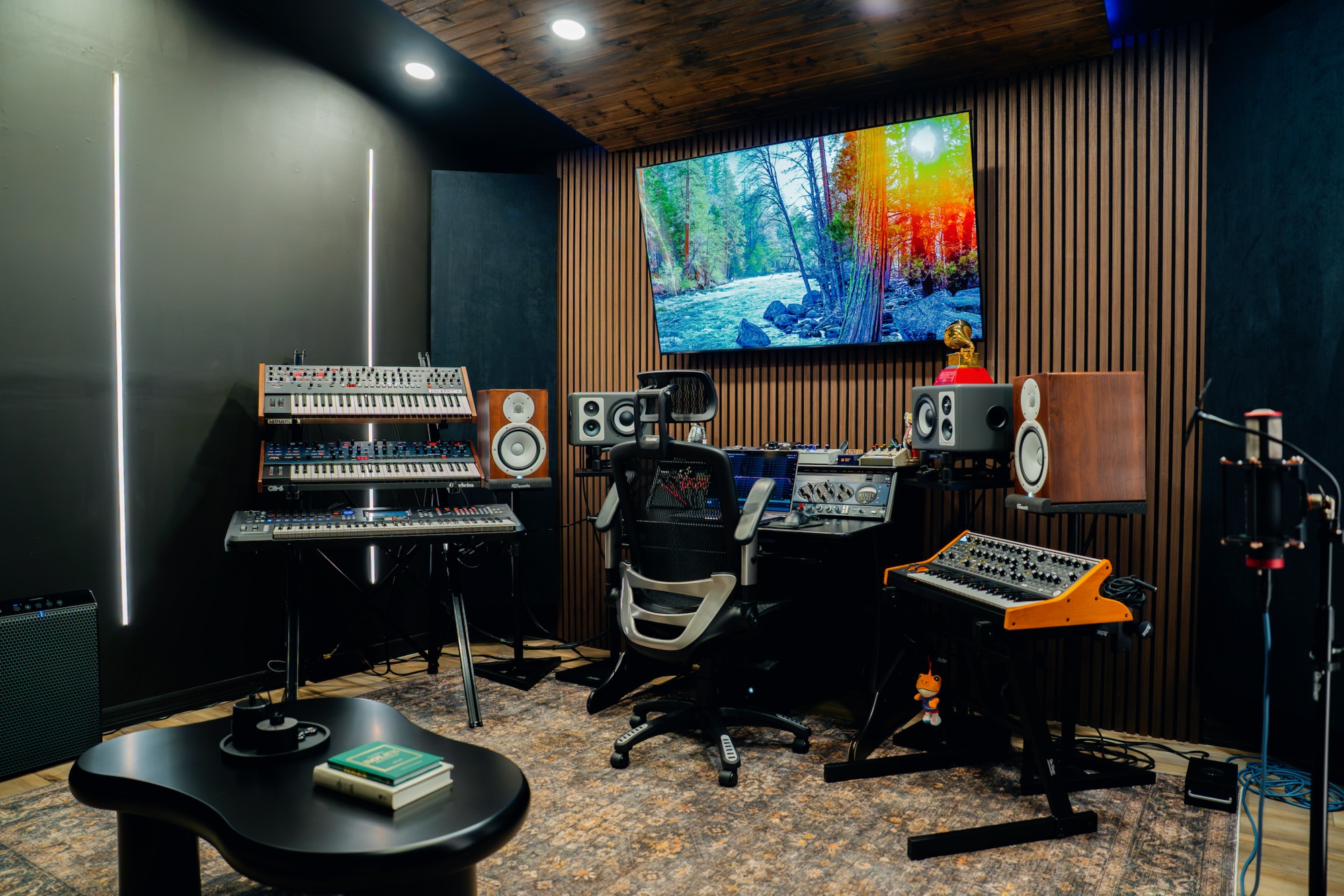 Club Lerna production suite and analog synthesizer collection